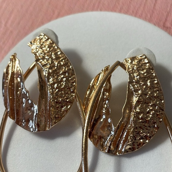 Zara Geo Irregular Hoop Earrings - Picture 7 of 13